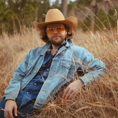 Tyler halverson - Jan 27, 2024 · Tyler Halverson is kicking off the year (and rodeo season) with the perfect red dirt track. After his heaters like “Run Wild,” “Cut Her Loose,” and a recent collaboration with Carter Faith, “Tiffany Blue,” Halverson is back with another “Amerijuana” anthem. “Takes 8” is the ideal rodeo anthem as he sings about how it takes ... 